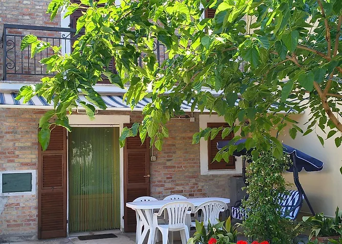 Casa con corte privata -comoda, spaziosa, vicina al mare e a tutti i servizi